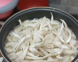 Foto langkah ke 3 dari resep Sup Bakso Jamur.