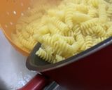 Foto langkah ke 1 dari resep Simple Bake Mac (Fusilli) and Cheese.
