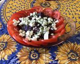Une image de l'étape 7 de Salade de betteraves rouges marinées aux tomates et feta.