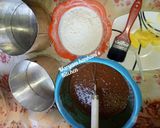 A picture of step 5 of Chocolate cake with whip cream.