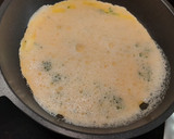 Foto del paso 1 de la receta: Tortilla francesa rellena con salmón