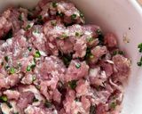 Une image de l'étape 2 de Soupe de pelures de pastèque aux boulettes de viande hachée.