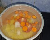 Foto langkah ke 2 dari resep Easy Creamy Vegetable Soup.