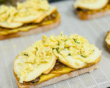 Foto del paso 7 de la receta: Tosta de scamorza 🍞 🧀 🍄 🥔 🍳
