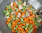 Foto langkah ke 4 dari resep Oseng buncis ayam wortel.