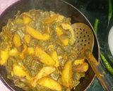 A picture of step 4 of Flat beans and potatoes with chapati.