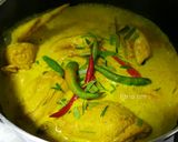 Foto langkah ke 4 dari resep Ayam Masak Lemak Chili Padi.