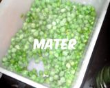 A picture of step 1 of Matar pulao.