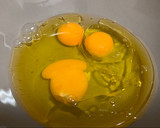 Foto del paso 2 de la receta: El bizcocho de yogur como el de mi madre