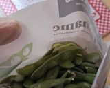 Foto del paso 1 de la receta: Edamames enchilados 🫛 Vainas de soja verde con chile jalapeño 🌶️ y sal al Malbec 🍷
