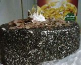 صورة لخطوة 9 من وصفة تورته الشكولاته والفواكه المجففه بالكريما 🎂