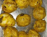 A picture of step 3 of Aloo bonda.