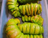 Foto langkah ke 8 dari resep Roti pandan isi.