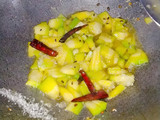 कद्दू की मीठी सब्जी और चावल की पूरी (Kaddu ki meethi sabzi aur chawal ki puri recipe in hindi)