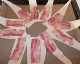 Sajtos-tojásos-baconös tésztakoszorú recept fázis 9 fotója
