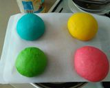 Foto langkah ke 4 dari resep Rainbow Bagel with cream cheese.