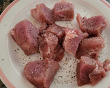 Foto del paso 1 de la receta: Solomillo de cerdo estofado con champiñones y patatas