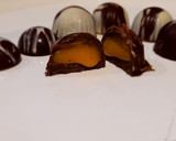 Foto del paso 4 de la receta: Bombones de chocolate rellenos de rompope