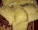 A picture of step 4 of Chicken cheese and onion pockets.