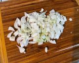 Une image de l'étape 5 de Salade de tomates tricolores aux oignons nouveaux et fromage frais.