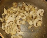 Foto del paso 2 de la receta: Pasta con pollo y champiñones