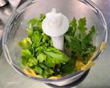 Une image de l'étape 4 de Sauce salade fruitée à la tomate, persil, miel et vinaigre balsamique.