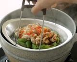 Foto langkah ke 5 dari resep Ayam Kukus Oyong Devina Hermawan.