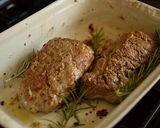 A picture of step 3 of Pork fillet medallions.