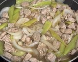 รูปขั้นตอนการทำที่ 5 ของ หมูผัดพริกอ่อน