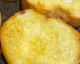 Hình bước làm 2 của món Finger Food 👌4: Bánh mì Olui + cá hồi xông khói “Món bốc tay mới đúng điệu”