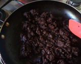 Foto del paso 3 de la receta: Empanada de morcilla, pera y piñones