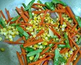 Foto langkah ke 3 dari resep Tumis Buncis, Kol Ungu, Jagung, dan Wortel.
