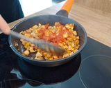 Foto del paso 3 de la receta: Boniato relleno de pollo con aguacate y salsa de yogur