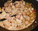 Hình bước làm 2 của món Thịt kho mắm ruốc ăn cực nhiều cơm