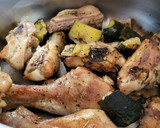 Foto del paso 7 de la receta: Pollo en salsa con calabacín
