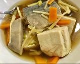 รูปขั้นตอนการทำที่ 4 ของ ปลาซาบะต้มซีอิ๊ว🐟 เผือก🍠