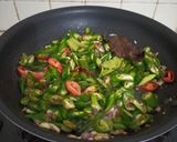 Foto langkah ke 5 dari resep Tumis Ikan Asin Peda Cabe Ijo.