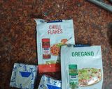 બિસ્કીટ પીઝા (Biscuit Pizza Recipe In Gujarati) રેસીપી સ્ટેપ2ફોટો