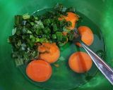 Foto langkah ke 5 dari resep Martabak Telur Kari Daging Sapi Panggang.