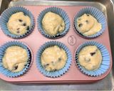 Foto del paso 3 de la receta: Muffins de Banana 🍌 con aceite y chips de chocolate 🍫