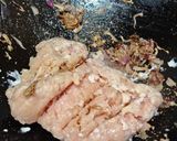 Foto langkah ke 6 dari resep 194. Lumpia Goreng Ayam Jamur Mini.