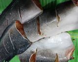Hình bước làm 1 của món Cá trê chiên chấm mắm gừng