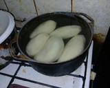 Foto del paso 1 de la receta: Bombas de papas rellenas con queso y salchichas de Viena