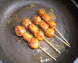 Foto langkah ke 4 dari resep Bakso Sosis Bakar.