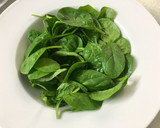 Foto del paso 1 de la receta: Ensalada de espinacas y pollo