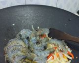 Foto langkah ke 4 dari resep Udang Tumis Pedas Manis.
