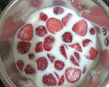A picture of step 1 of Indian Style Strawberry 🍓🍓 Milkshake🍹🍹.
