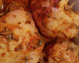 Foto del paso 5 de la receta: Pollo con mojo rojo y mezcla de hierbas!!