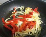 Foto del paso 2 de la receta: Hamburguesa con cebolla y pimiento del piquillo caramelizado