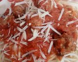 Foto del paso 1 de la receta: Tallarín es en salsa roja con albóndigas